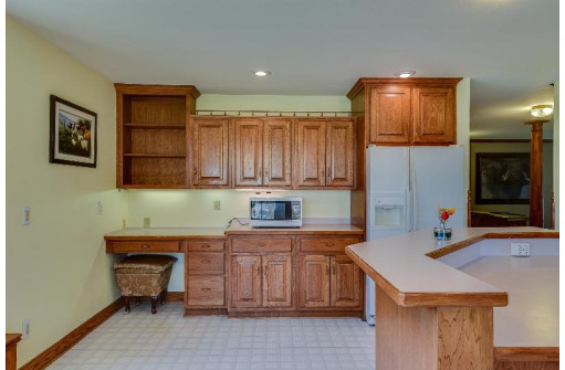 647 Taylor Ln, Stoughton, WI 53589