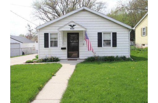 523 Nelson St, Fort Atkinson, WI 53538-1339