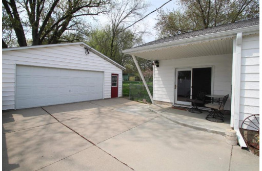 523 Nelson St, Fort Atkinson, WI 53538-1339