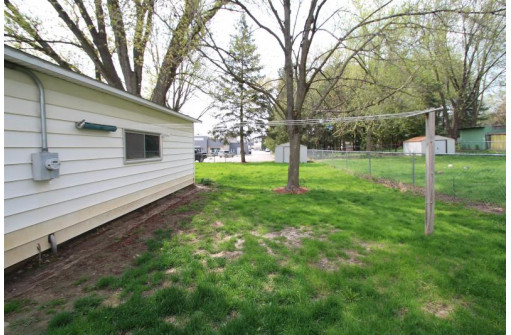 523 Nelson St, Fort Atkinson, WI 53538-1339