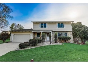 18 S Strathfield Cir Madison, WI 53717