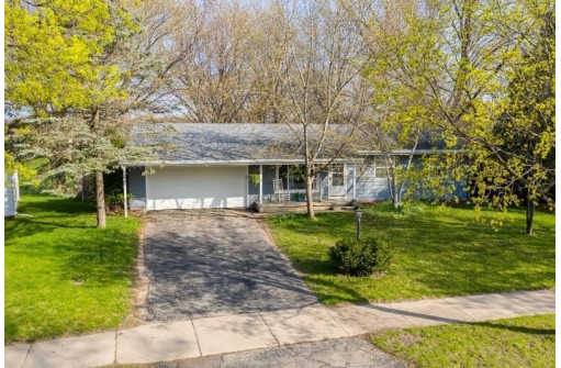 2206 Ravenswood Rd, Madison, WI 53711