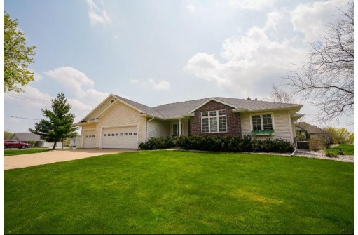 101 Oak Springs Cir, DeForest, WI 53532