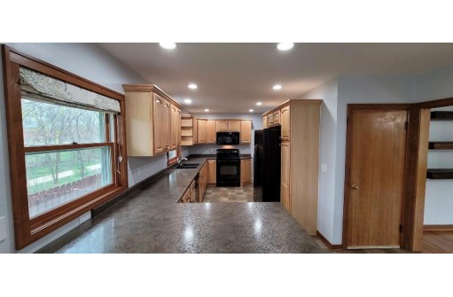 99 N 9th St, Mount Horeb, WI 53572-2061