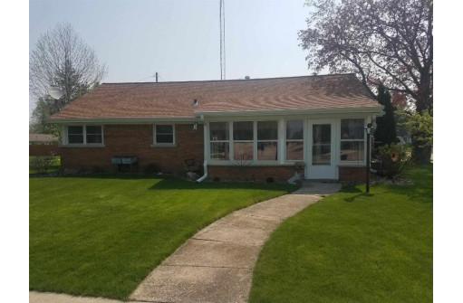 221 Beaver Dam St, Waupun, WI 53963-1870