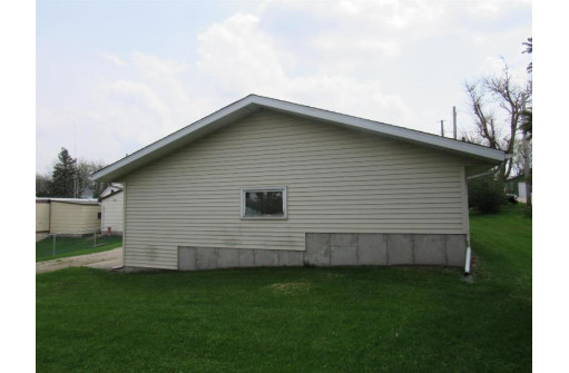 813 17th St, Monroe, WI 53566-2347