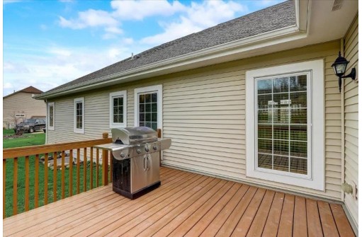 214 Hunters Glen Ln, Johnson Creek, WI 53038-9560