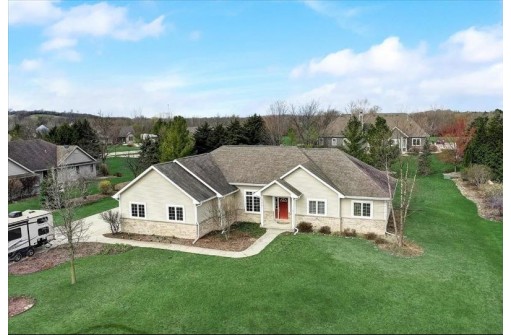 214 Hunters Glen Ln, Johnson Creek, WI 53038-9560