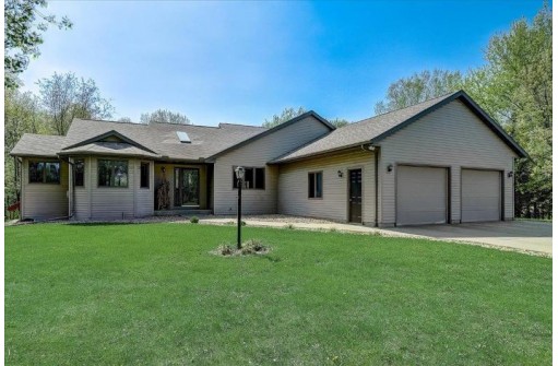 N2171 Lake Dr, Lodi, WI 53555