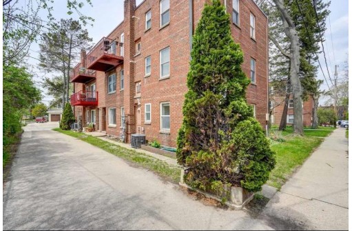 37 Sherman Terr 1, Madison, WI 53704