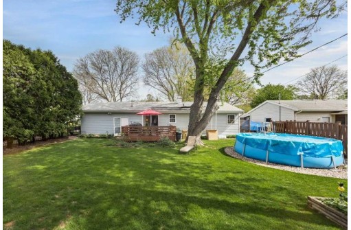 5745 Meadowood Dr, Madison, WI 53711