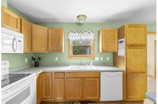 W5101 Cowgill Rd, Rio, WI 53960