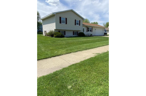 815 Donna Ave, Tomah, WI 54660