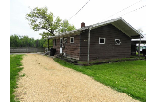 1304 Jack Oak Rd, Cassville, WI 53806