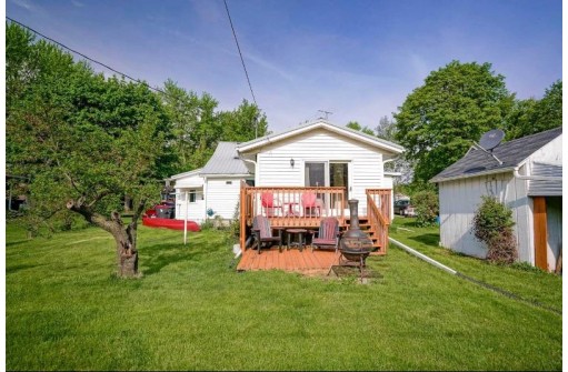 225 Johnson St, Cambridge, WI 53523