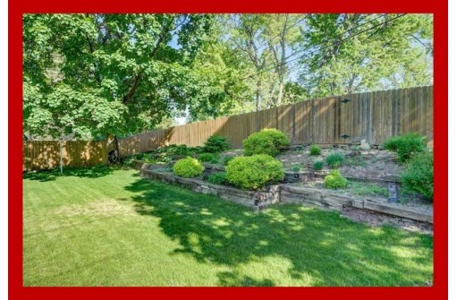 404 Douglas Tr, Madison, WI 53716