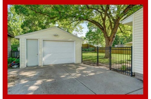 404 Douglas Tr, Madison, WI 53716