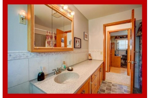 404 Douglas Tr, Madison, WI 53716