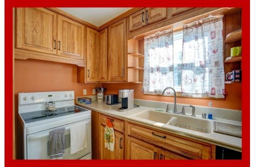 404 Douglas Tr, Madison, WI 53716