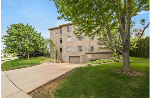 200 Fairview Cir 102A, Waunakee, WI 53597