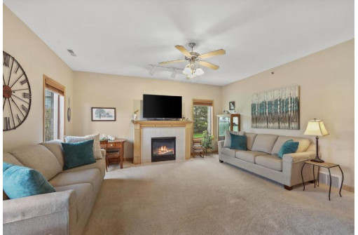 200 Fairview Cir 102A, Waunakee, WI 53597