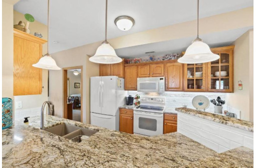 200 Fairview Cir 102A, Waunakee, WI 53597