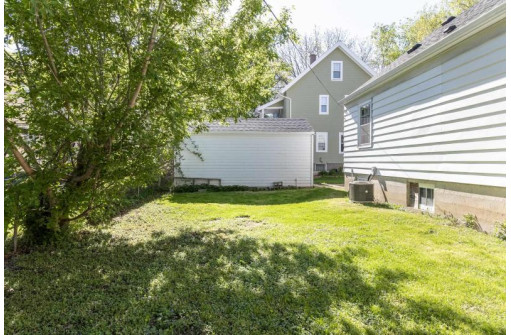 2905 Milwaukee St, Madison, WI 53704