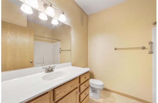 121 Metro Terr 203, Madison, WI 53718