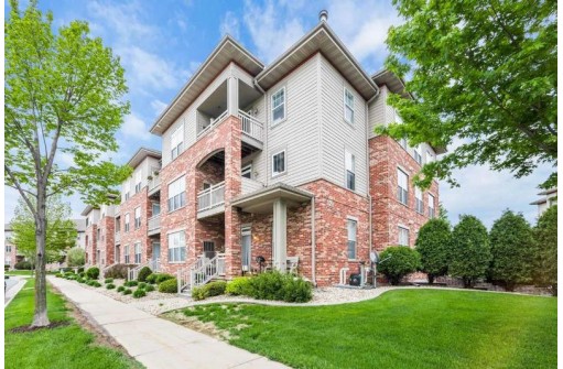 121 Metro Terr 203, Madison, WI 53718