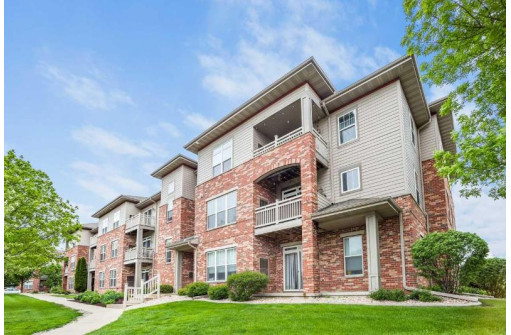 121 Metro Terr 203, Madison, WI 53718