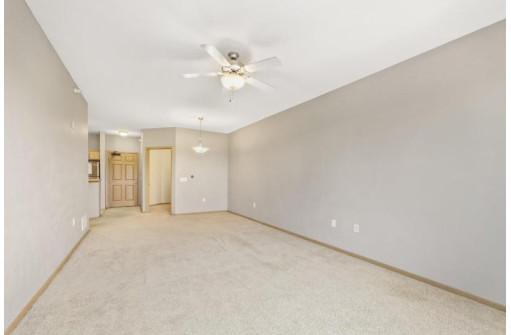 121 Metro Terr 203, Madison, WI 53718