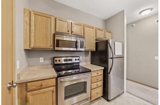 121 Metro Terr 203, Madison, WI 53718