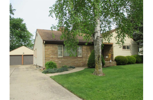 1732 Moore St, Beloit, WI 53511-2381