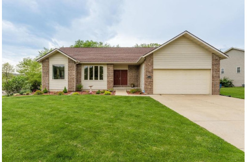 1701 Valley View Dr, Baraboo, WI 53913