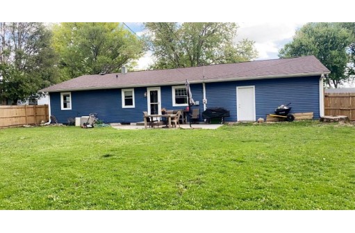 1218 Nicolet St, Janesville, WI 53546