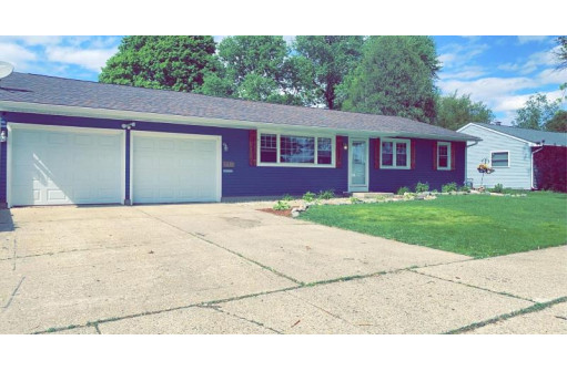 1218 Nicolet St, Janesville, WI 53546