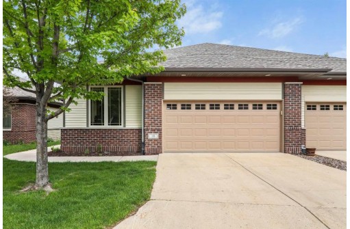 18 Windswept Way, Fitchburg, WI 53719