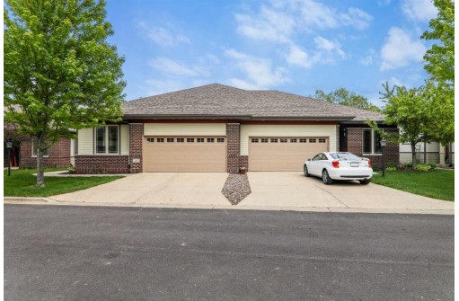 18 Windswept Way, Fitchburg, WI 53719