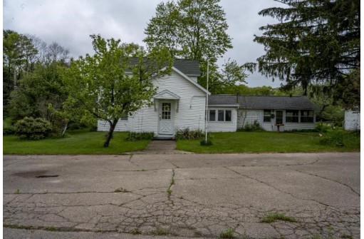 W10830 Main St, Kingston, WI 54666