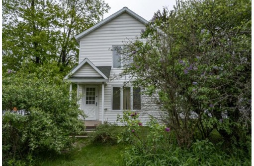 W10830 Main St, Kingston, WI 54666