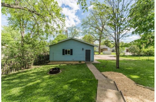 527 9th Ave, Baraboo, WI 53913