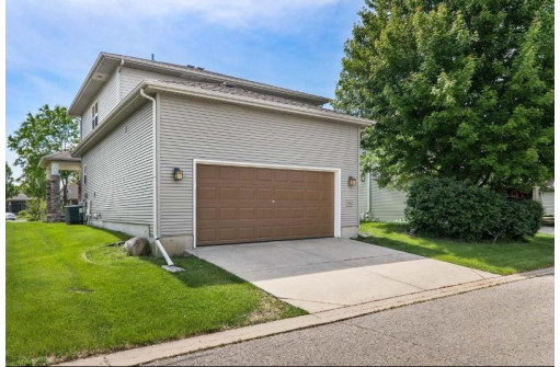 542 Galileo Dr, Madison, WI 53718-3043