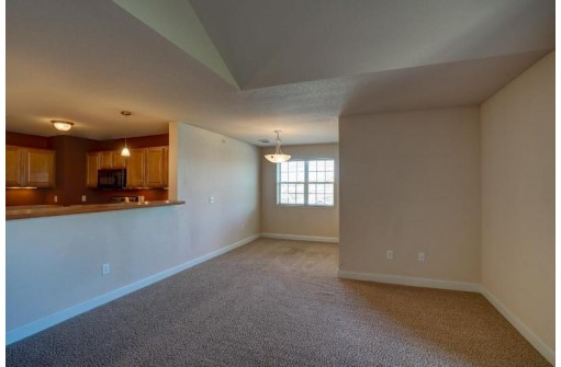 1005 Liberty Blvd 303, Sun Prairie, WI 53590