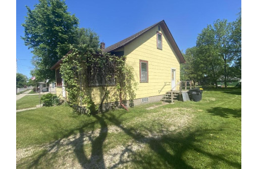 429 W Juneau St, Tomah, WI 54660