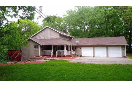 2426 W Juniper Ridge Ct, Janesville, WI 53545