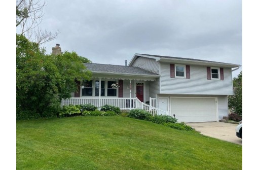 121 Lake Shore Terr, Beaver Dam, WI 53916