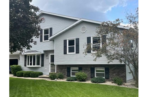 2748 Lissa Ln, Stoughton, WI 53589