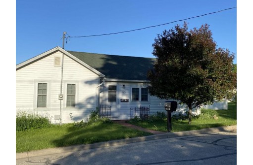 904 State St, Mineral Point, WI 53565