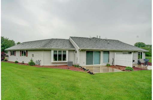 545 Meadowbrook Ct, Marshall, WI 53559