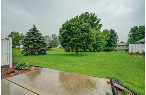 545 Meadowbrook Ct, Marshall, WI 53559